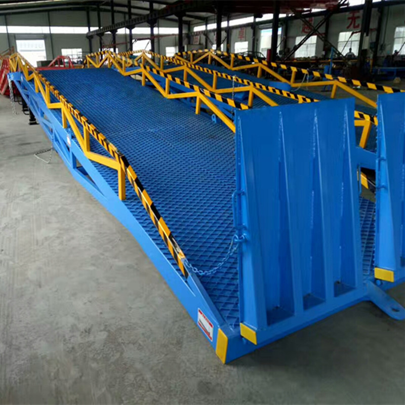 登車橋手動(dòng)液壓移動(dòng)固定式集裝箱叉車過(guò)橋裝卸貨平臺(tái)設(shè)備登車橋